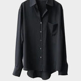 Camisa com corte elegante e detalhe moderno