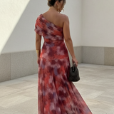 Dlouhá saténová šaty, nadčasová elegance u Maison Claire a Sylvie